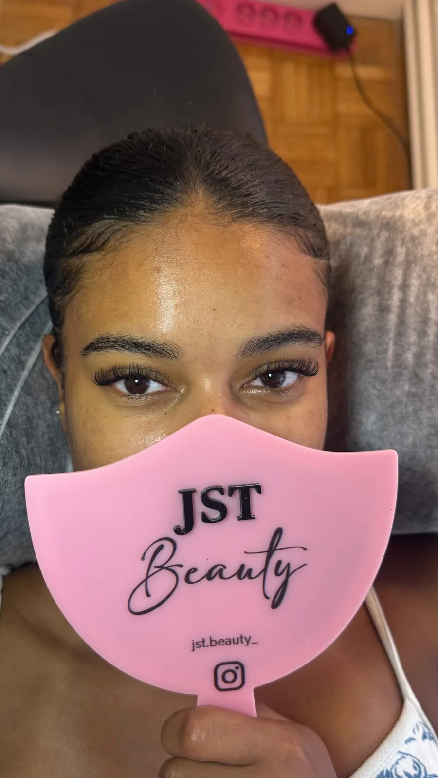 Résultat de cils fourni et naturel chez JST Beauty à Magny-les-Hameaux.